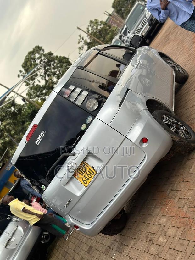 Toyota Sienta 2008 Silver