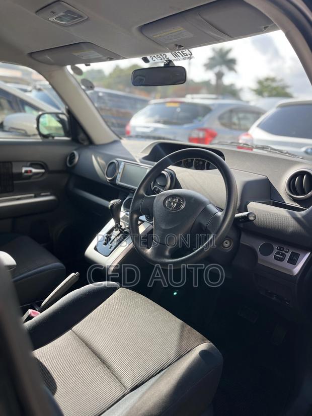 Toyota Corolla Rumion 2011 Black