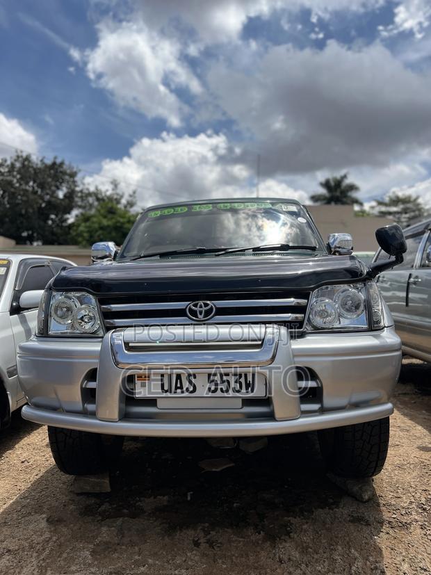 Toyota Land Cruiser Prado 2006 Green