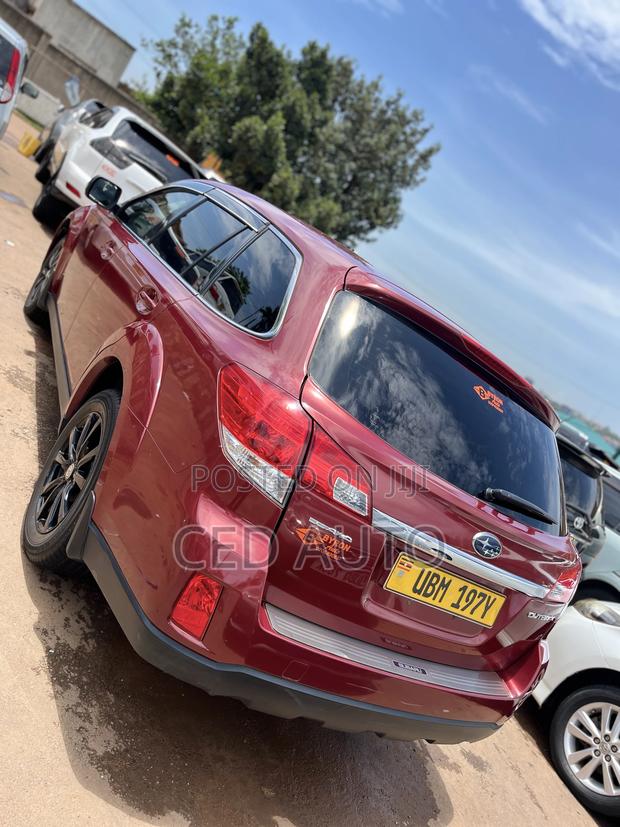 Subaru Outback 2010 Red