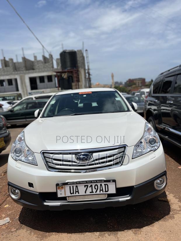 Subaru Outback 2010 White