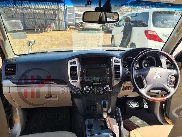 Mitsubishi Pajero V80 3.2 DI-D 2016 Gold