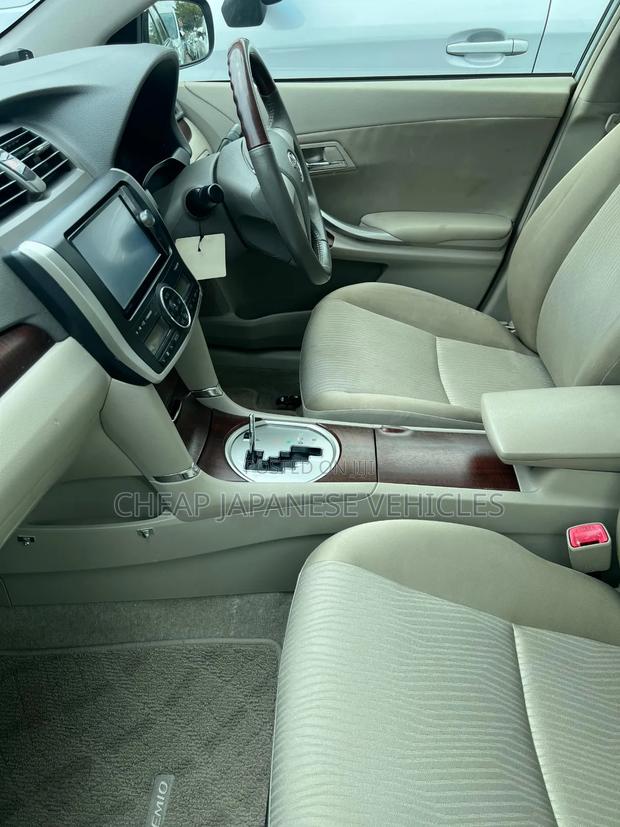 Toyota Premio 2012 Silver