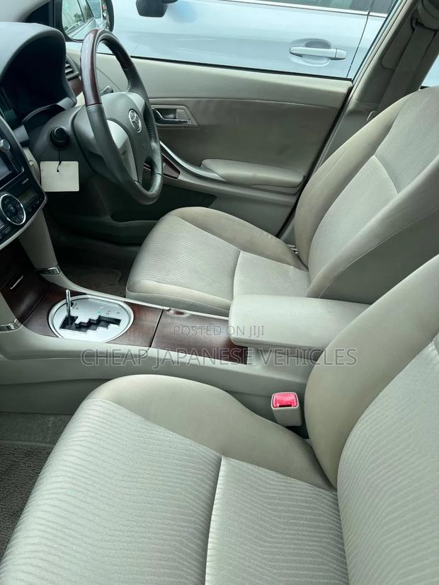 Toyota Premio 2012 Silver