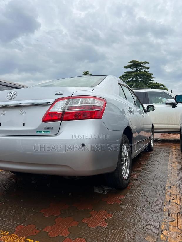 Toyota Premio 2012 Silver