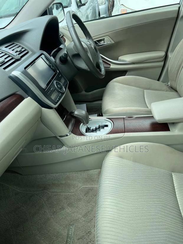 Toyota Premio 2013 Silver