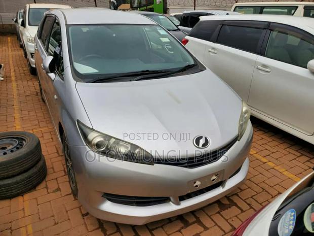 Toyota Wish 2011 Silver