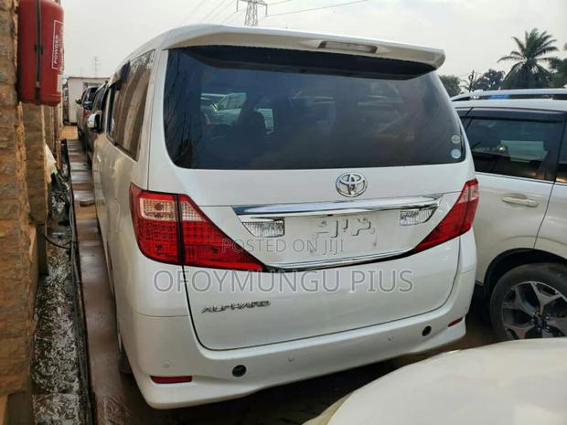 Toyota Alphard 2.4 Petrol AWD 2010 White