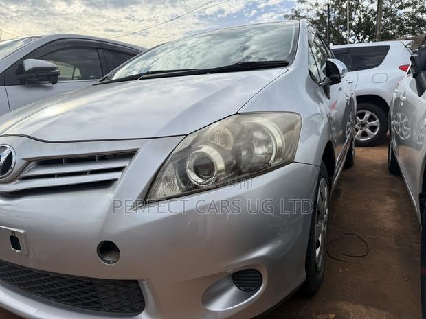 Toyota Auris 2011 Silver