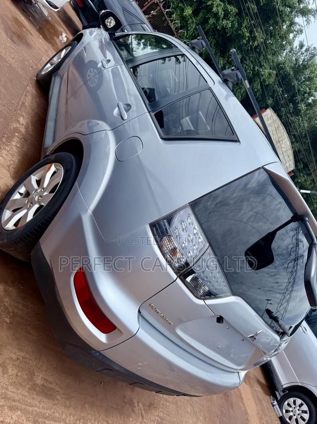 Mitsubishi Outlander 2011 Silver