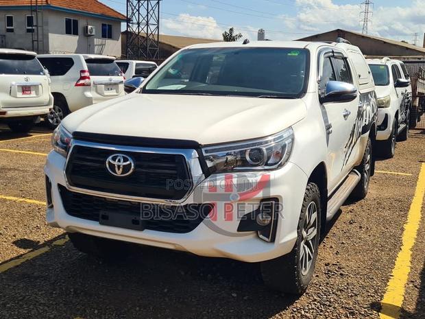 Toyota Hilux 2019 White