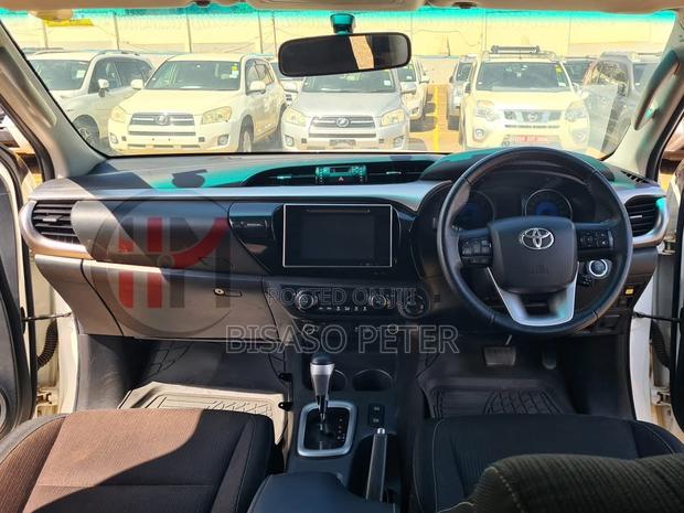 Toyota Hilux 2019 White