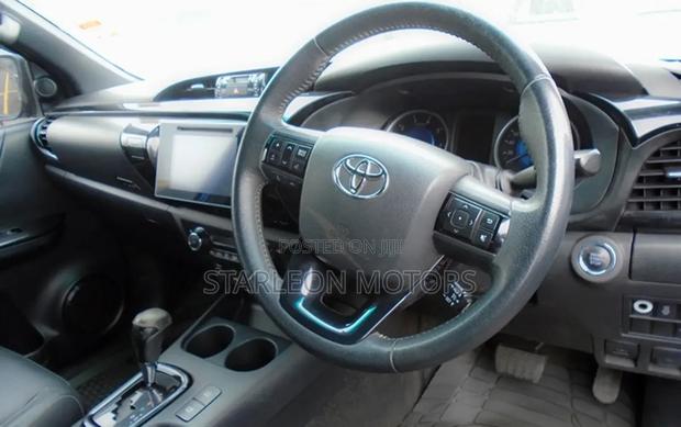 Toyota Hilux Revo Double Cab Petrol 2.7 RWD 2018 Blue