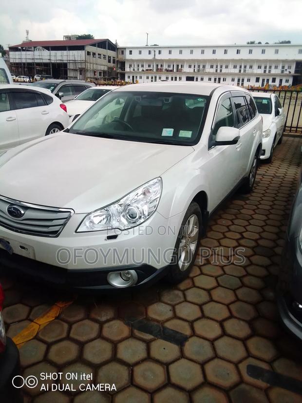Subaru Outback 2012 Off white
