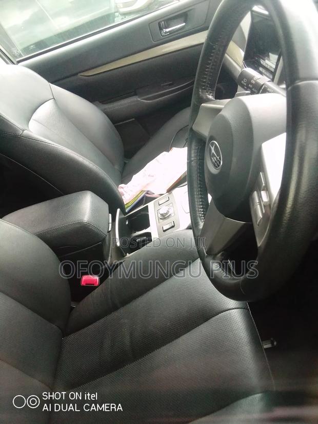 Subaru Outback 2012 Off white