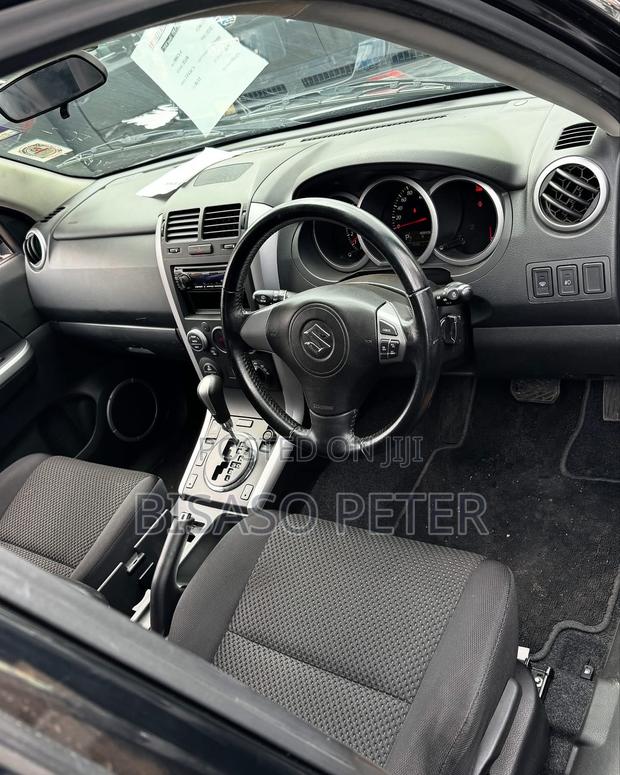 Suzuki Escudo 2012 Black