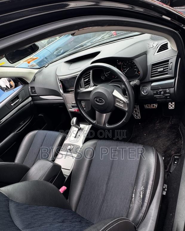 Subaru Outback 2.5i Limited 2012 Black