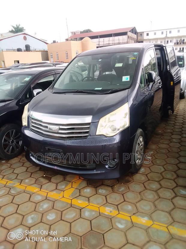 Toyota Noah 2012 Blue
