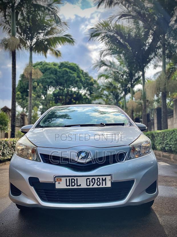 Toyota Vitz 1.3 FWD 5dr 2014 Silver