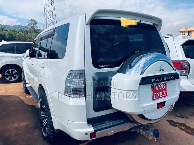 Mitsubishi Pajero 2012 White