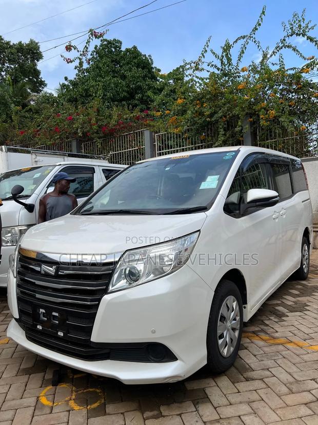 Toyota Noah 2016 Pearl