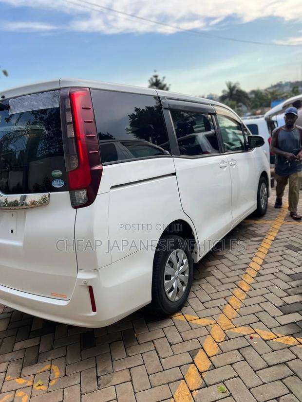 Toyota Noah 2016 Pearl