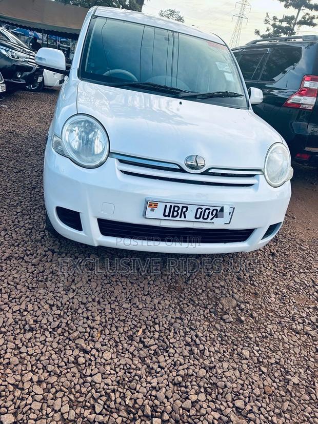 Toyota Sienta 2007 White