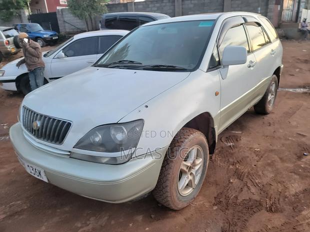 Toyota Harrier 2001 White
