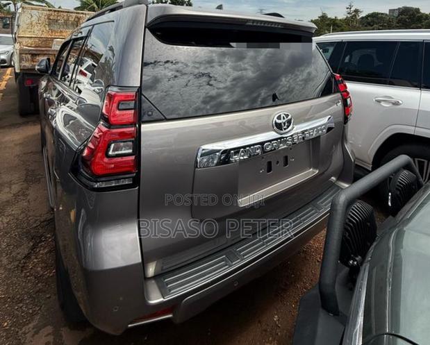 Toyota Land Cruiser Prado 2.8 2020 Gray