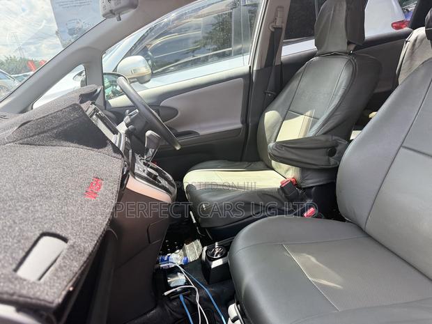 Toyota Wish 2010 Off white