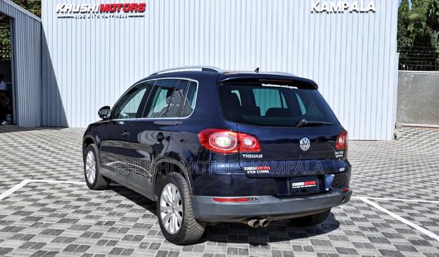 Volkswagen Tiguan 2010 Blue