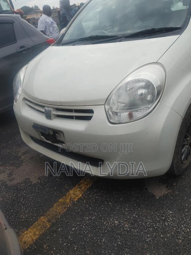 Toyota Passo 2011 Beige