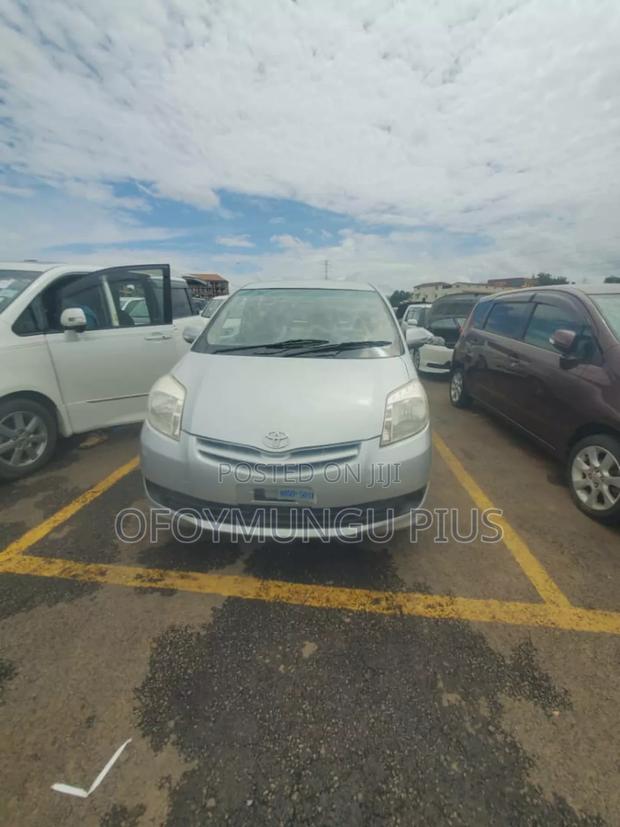 Toyota Passo Sette 2010 Silver
