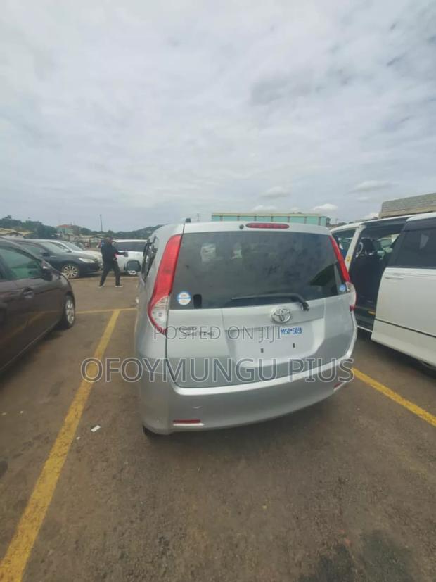 Toyota Passo Sette 2010 Silver