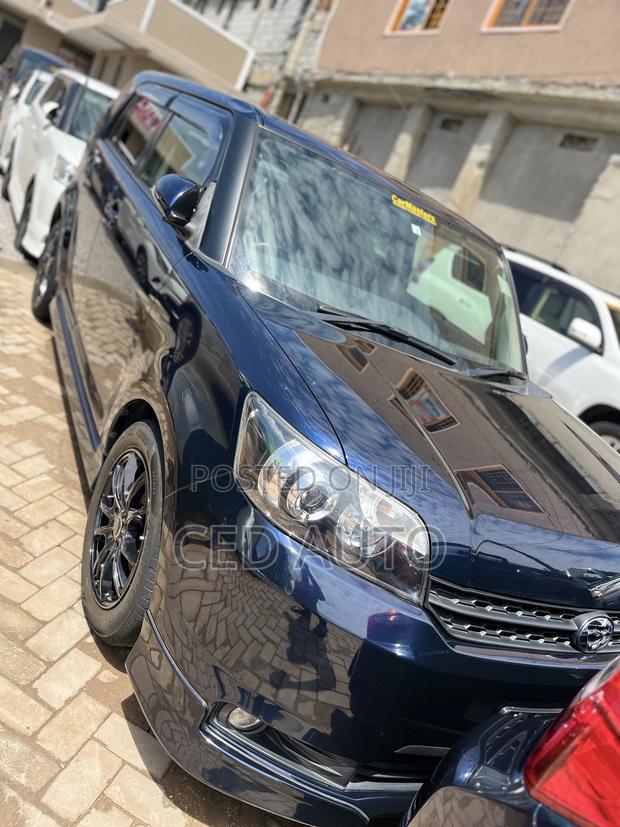 Toyota Corolla Rumion 2011 Blue
