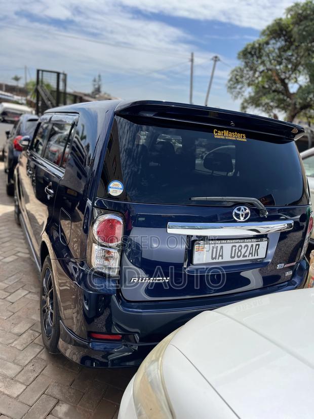 Toyota Corolla Rumion 2011 Blue