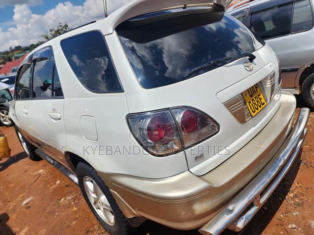 Toyota Harrier 3.0 V6 2000 White