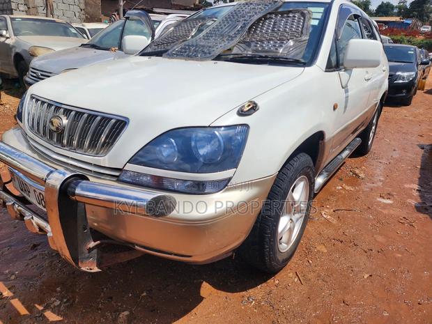 Toyota Harrier 3.0 V6 2000 White
