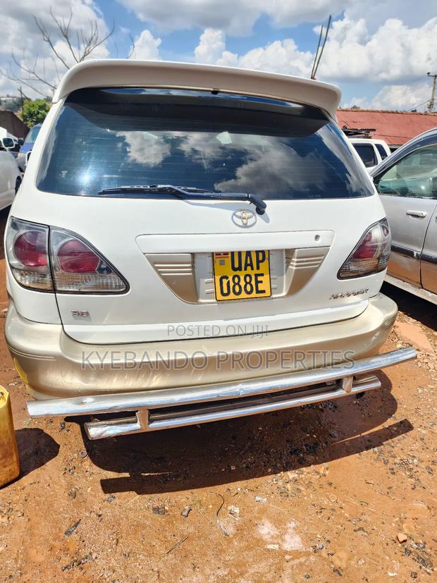 Toyota Harrier 3.0 V6 2000 White