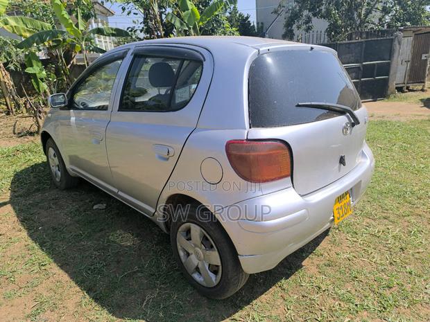 Toyota Vitz 1.0 FWD 5dr 2003 Silver