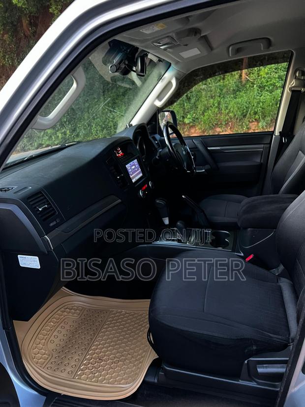 Mitsubishi Pajero 2013 Silver