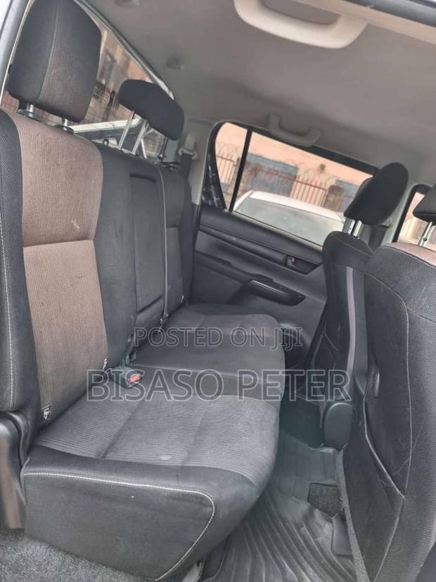 Toyota Hilux 2016 Gray