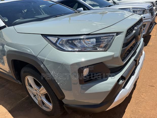 Toyota RAV4 Adventure 2019 Green