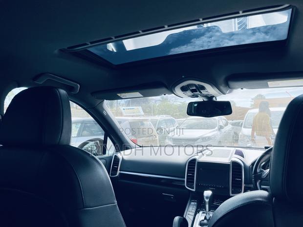 Porsche Cayenne 2012 White