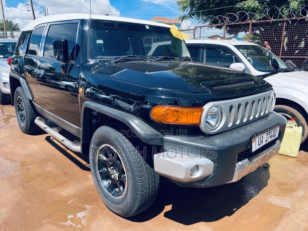 Toyota FJ Cruiser 2010 Black