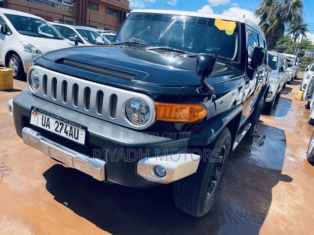 Toyota FJ Cruiser 2010 Black