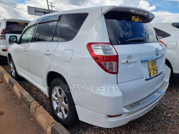 Toyota Vanguard 2008 White