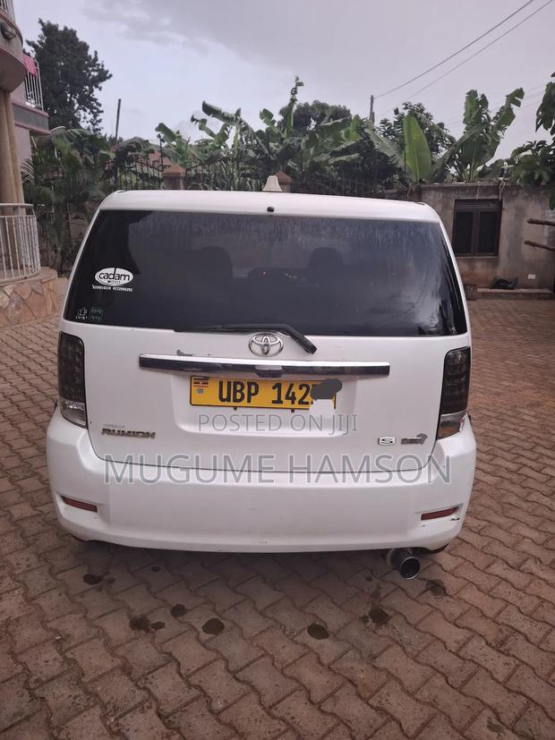 Toyota Corolla Rumion Hatchback 1.8 FWD 2015 White
