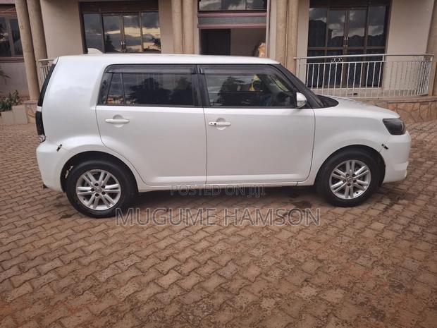 Toyota Corolla Rumion Hatchback 1.8 FWD 2015 White