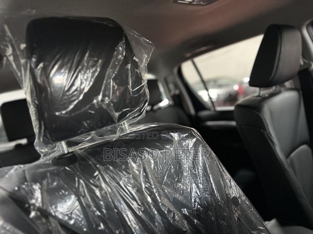 Toyota Hilux 2024 Silver